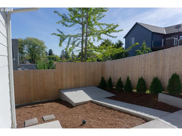 240 Sw Jefferson St, Sheridan, OR 97378