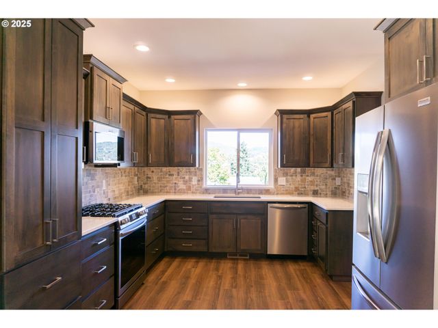 240 Sw Jefferson St, Sheridan, OR 97378