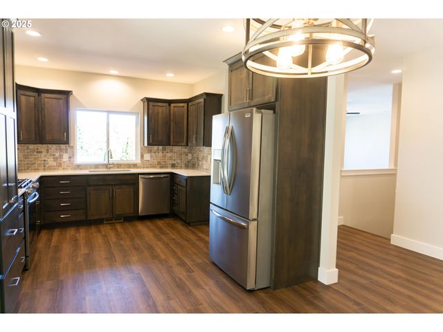 240 Sw Jefferson St, Sheridan, OR 97378