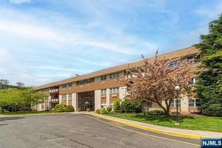 1111 River Road F-15, Edgewater, NJ 07020