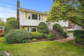 12 Cassidy Drive, Woburn, MA 01801