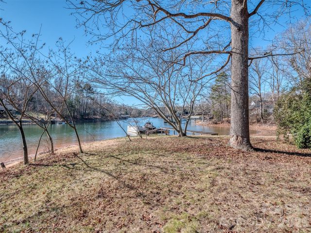 4677 Stratford Lane, Denver, NC 28037