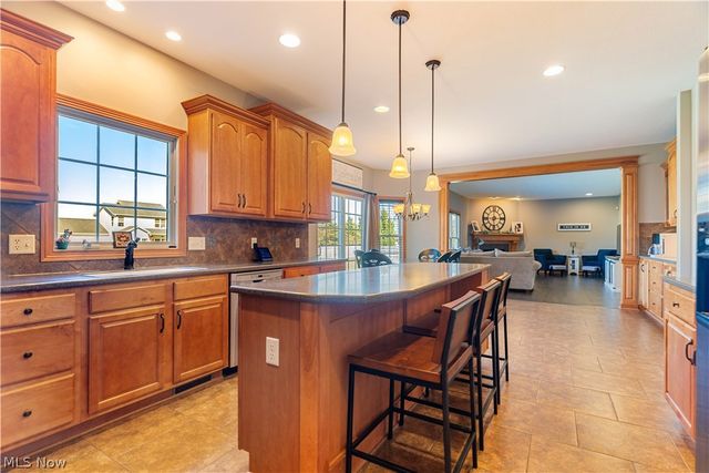 8811 Scotsbury Street NW, Massillon, OH 44646