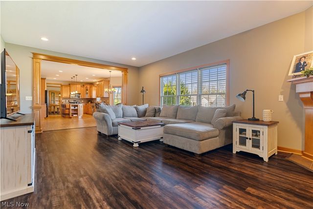 8811 Scotsbury Street NW, Massillon, OH 44646