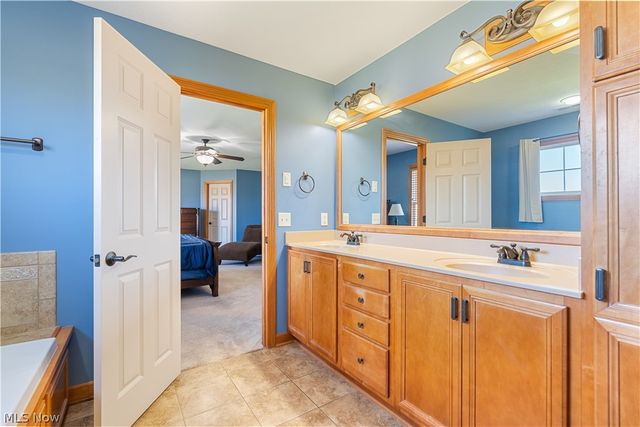 8811 Scotsbury Street NW, Massillon, OH 44646