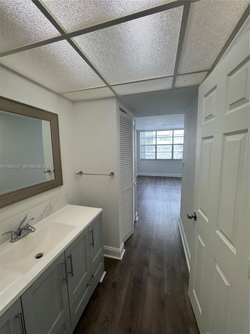 16710 NE 9th Ave 305, North Miami Beach, FL 33162