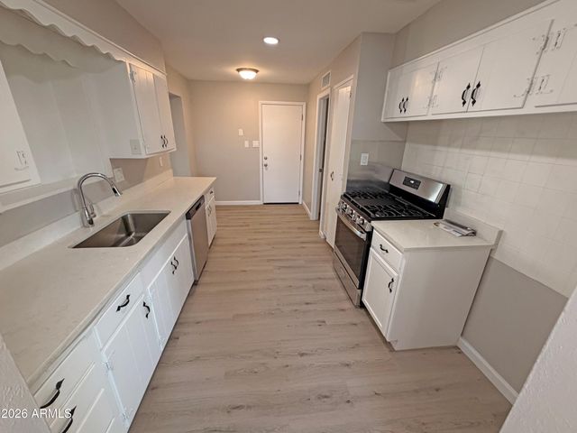 100 E 7TH Drive, Mesa, AZ 85210