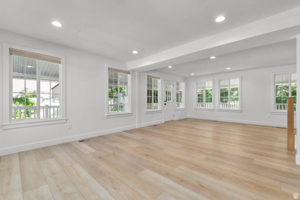 Image 12 of property listing at 3440 E WINESAP RD, Cottonwood Heights, UT 84121