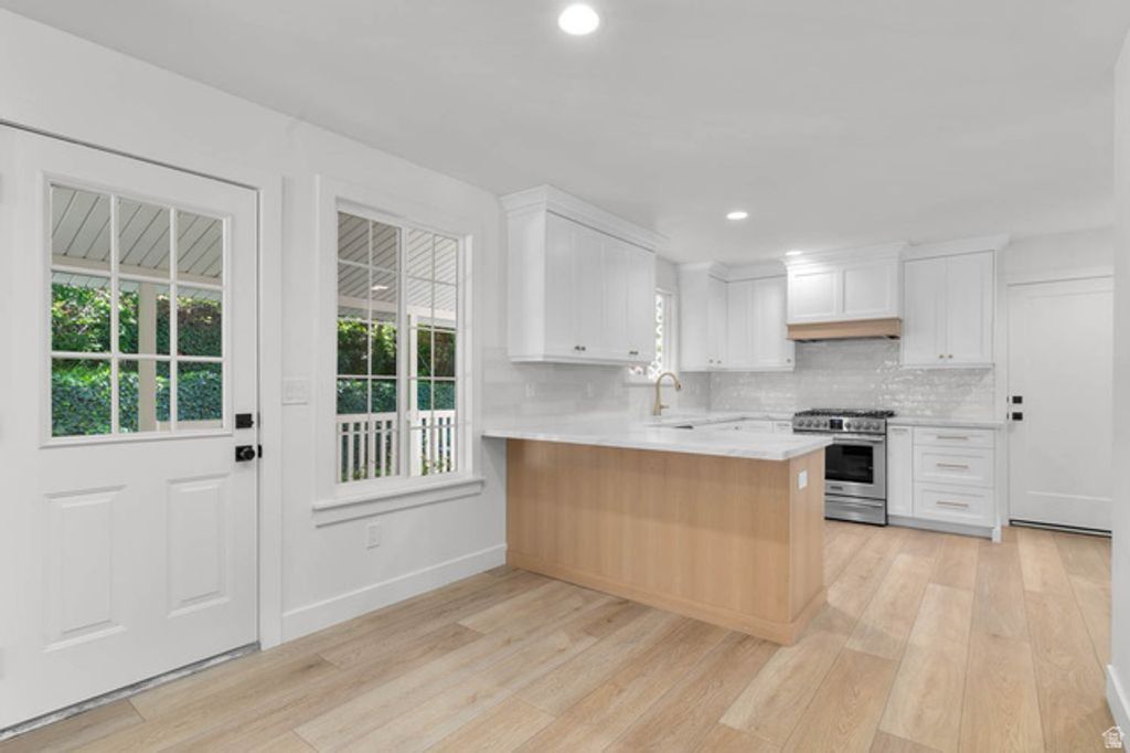 Image 15 of property listing at 3440 E WINESAP RD, Cottonwood Heights, UT 84121