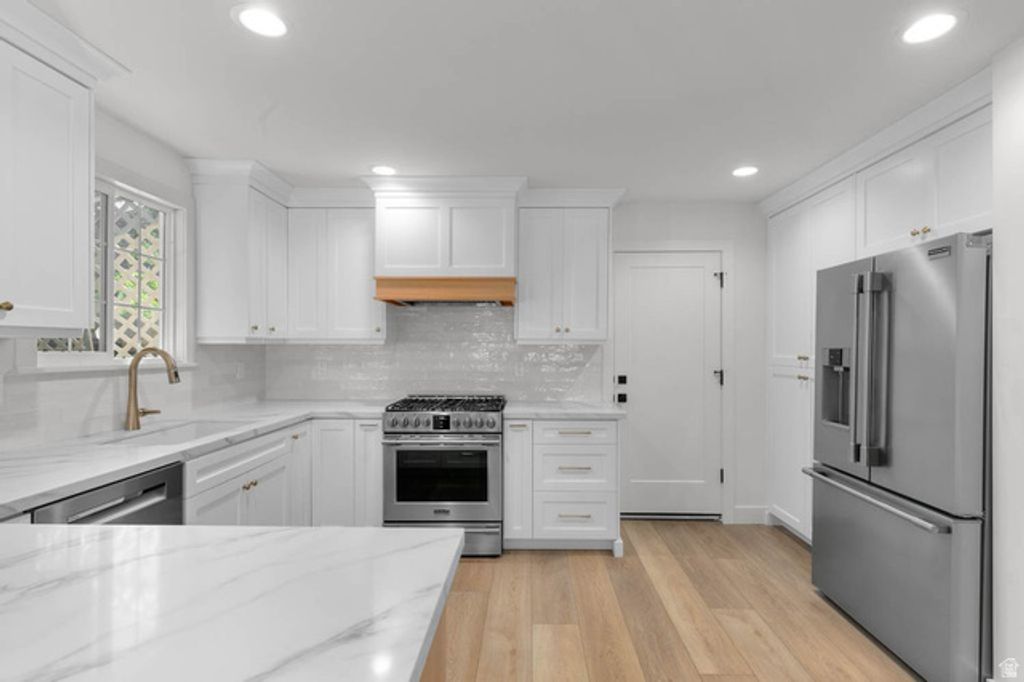 Image 16 of property listing at 3440 E WINESAP RD, Cottonwood Heights, UT 84121