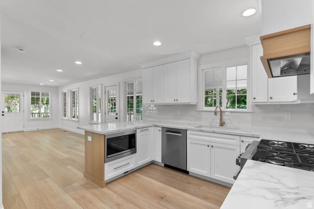 Image 17 of property listing at 3440 E WINESAP RD, Cottonwood Heights, UT 84121