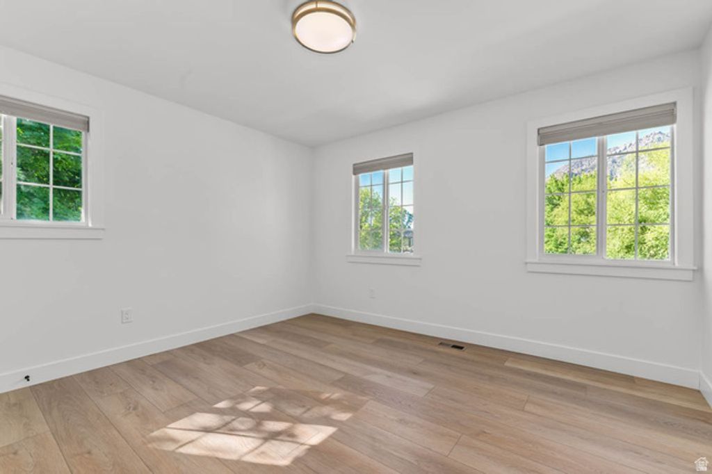 Image 18 of property listing at 3440 E WINESAP RD, Cottonwood Heights, UT 84121