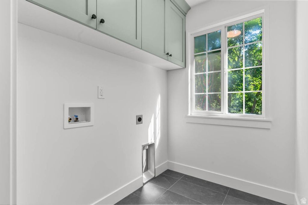 Image 20 of property listing at 3440 E WINESAP RD, Cottonwood Heights, UT 84121