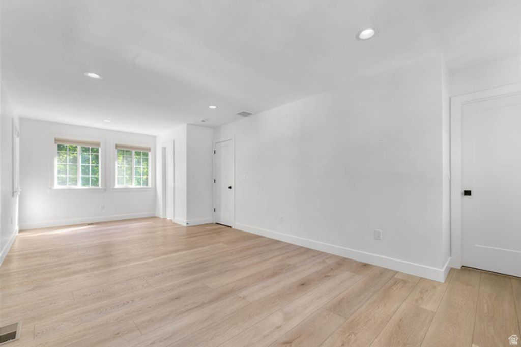 Image 22 of property listing at 3440 E WINESAP RD, Cottonwood Heights, UT 84121