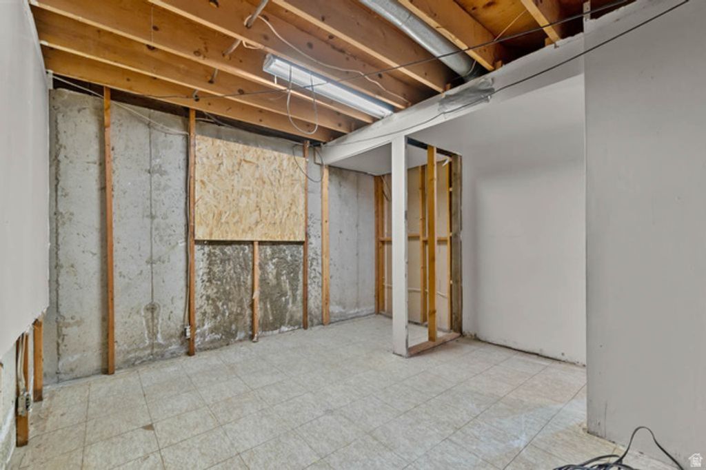Image 27 of property listing at 3440 E WINESAP RD, Cottonwood Heights, UT 84121