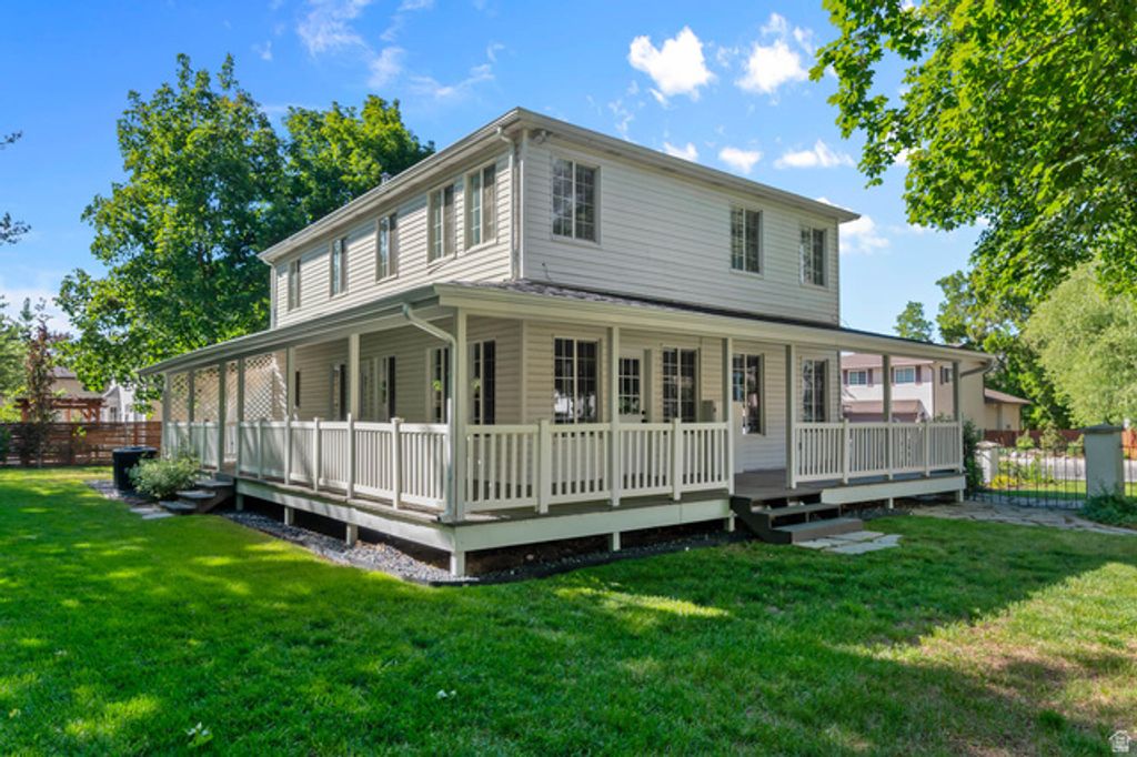 Image 4 of property listing at 3440 E WINESAP RD, Cottonwood Heights, UT 84121
