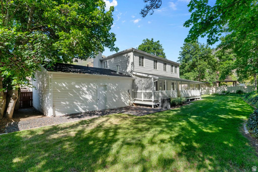 Image 6 of property listing at 3440 E WINESAP RD, Cottonwood Heights, UT 84121