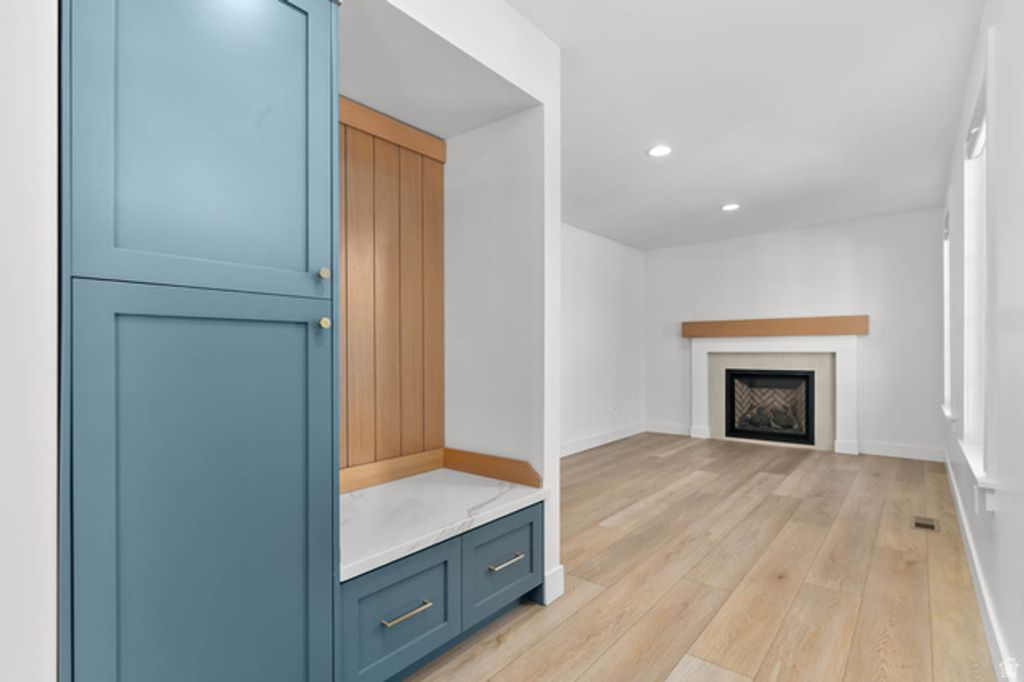 Image 9 of property listing at 3440 E WINESAP RD, Cottonwood Heights, UT 84121