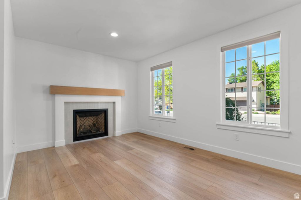 Image 10 of property listing at 3440 E WINESAP RD, Cottonwood Heights, UT 84121