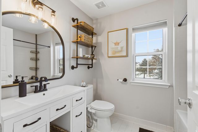 28211 Oakmonte Circle E, New Hudson, MI 48165