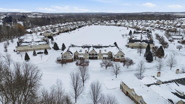 28211 Oakmonte Circle E, New Hudson, MI 48165