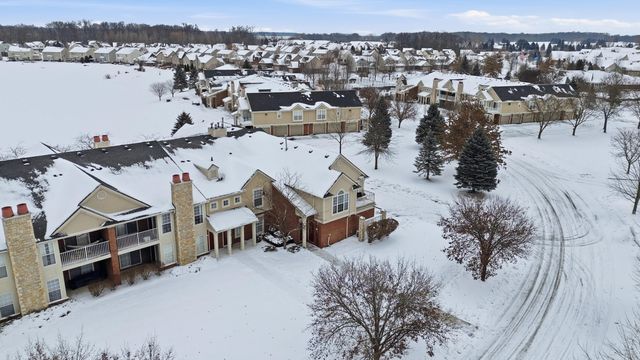 28211 Oakmonte Circle E, New Hudson, MI 48165