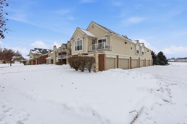 28211 Oakmonte Circle E, New Hudson, MI 48165