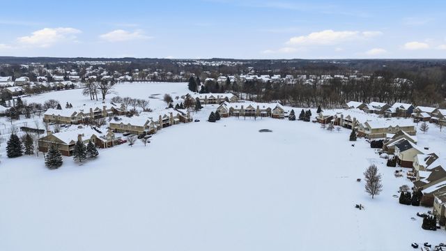 28211 Oakmonte Circle E, New Hudson, MI 48165