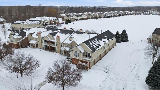 28211 Oakmonte Circle E, New Hudson, MI 48165