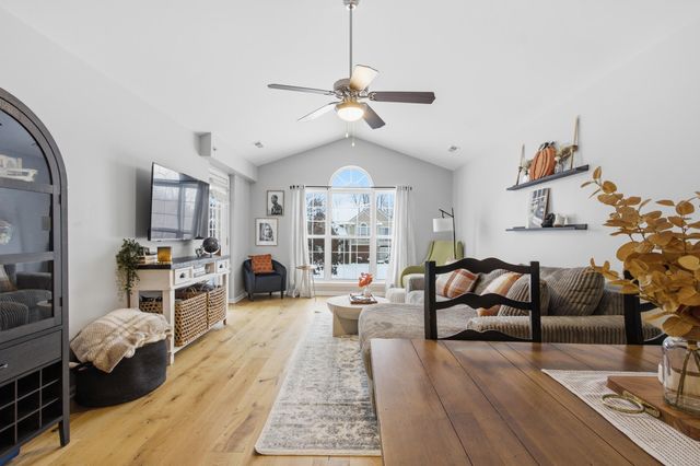 28211 Oakmonte Circle E, New Hudson, MI 48165