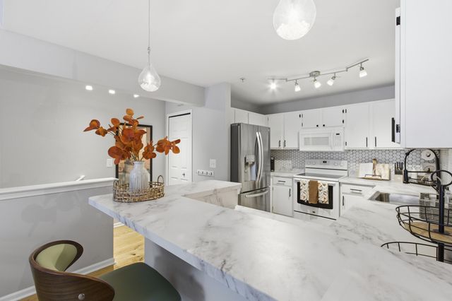 28211 Oakmonte Circle E, New Hudson, MI 48165