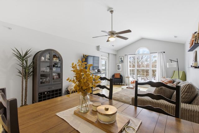 28211 Oakmonte Circle E, New Hudson, MI 48165