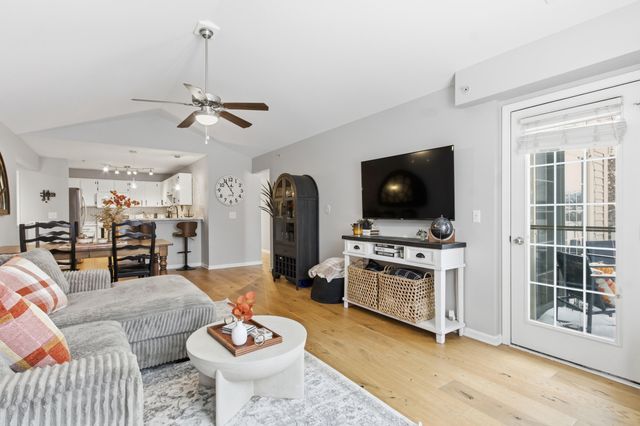 28211 Oakmonte Circle E, New Hudson, MI 48165