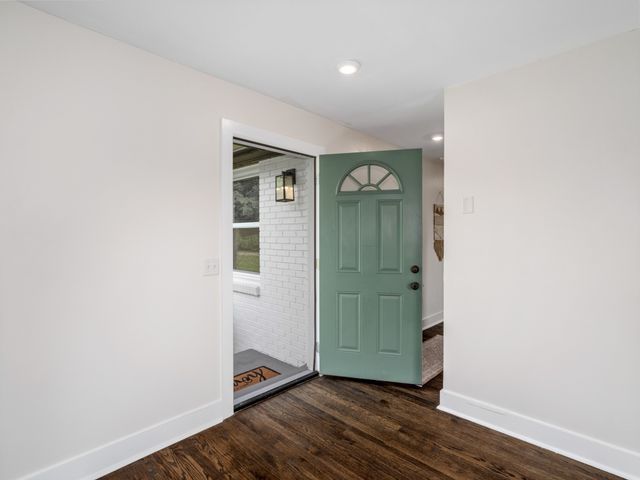 1003B Drummond Dr, Nashville, TN 37211