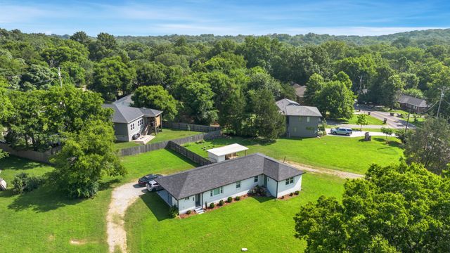 1003B Drummond Dr, Nashville, TN 37211