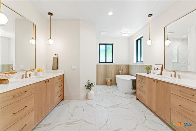 202 Hub Drive, Wimberley, TX 78676