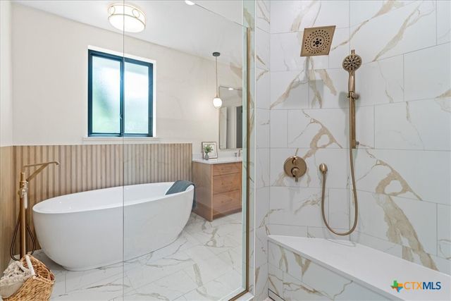 202 Hub Drive, Wimberley, TX 78676