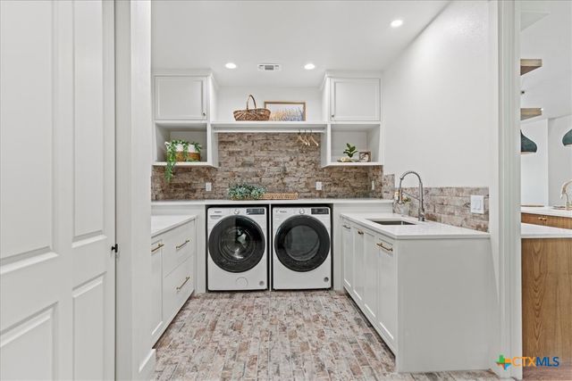 202 Hub Drive, Wimberley, TX 78676