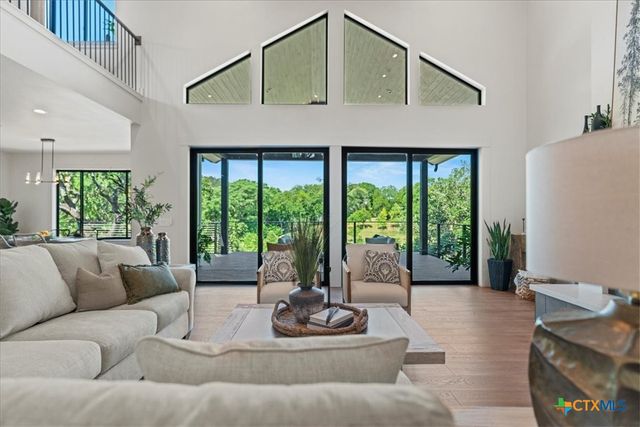 202 Hub Drive, Wimberley, TX 78676