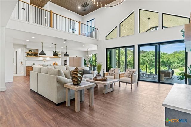 202 Hub Drive, Wimberley, TX 78676