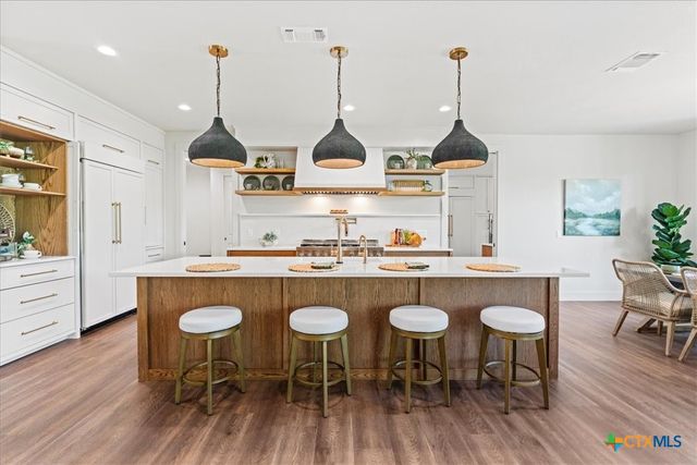 202 Hub Drive, Wimberley, TX 78676