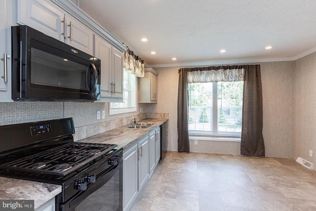 92 CHEROKEE DR, Windsor, PA 17366