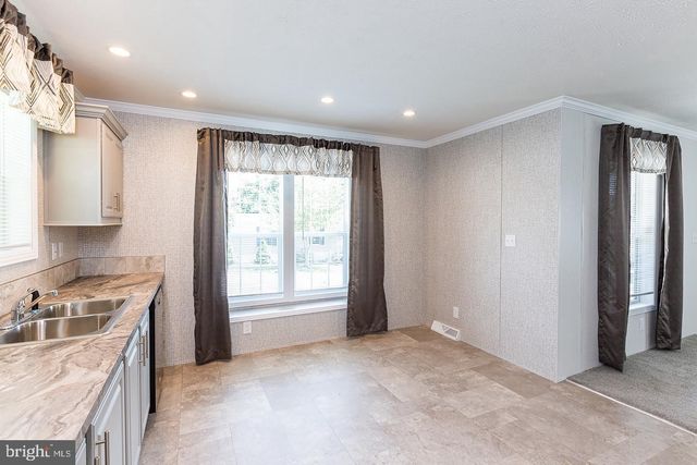 92 CHEROKEE DR, Windsor, PA 17366