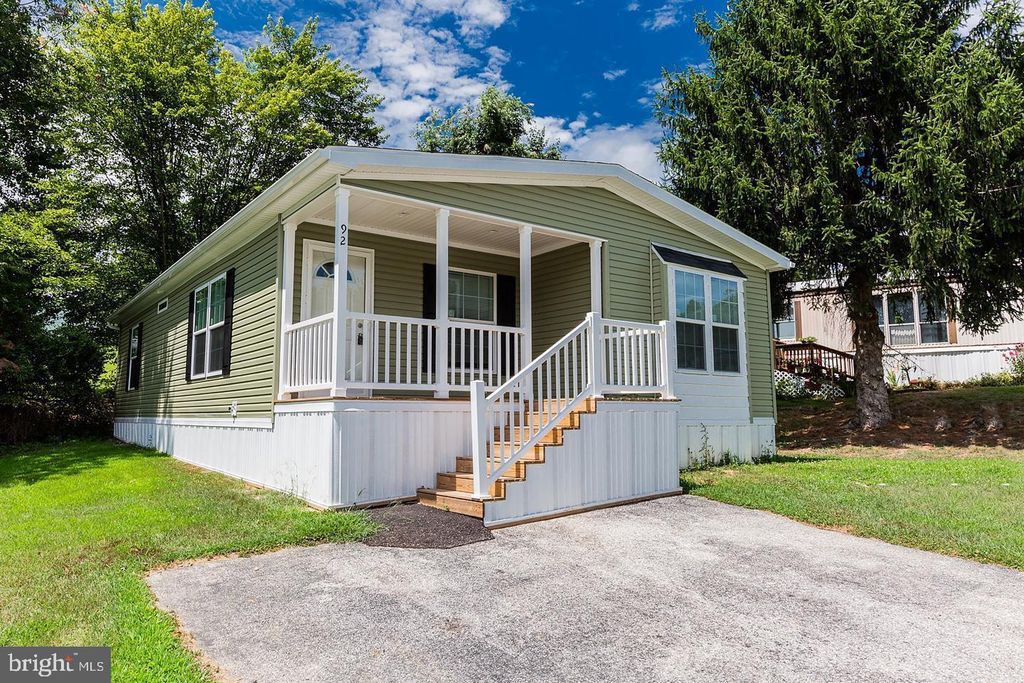 92 CHEROKEE DR, Windsor, PA 17366