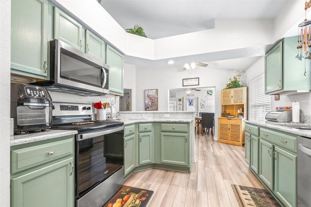 7024 BENDELOW DRIVE, Lakeland, FL 33810