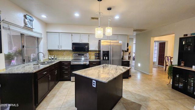 7425 W JENAN Drive, Peoria, AZ 85345