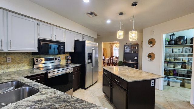 7425 W JENAN Drive, Peoria, AZ 85345