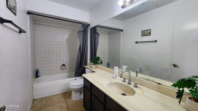 7425 W JENAN Drive, Peoria, AZ 85345