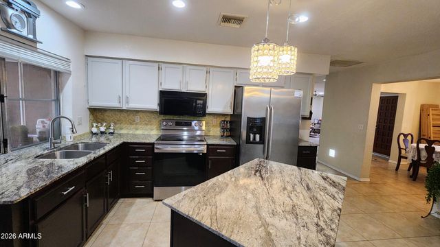 7425 W JENAN Drive, Peoria, AZ 85345