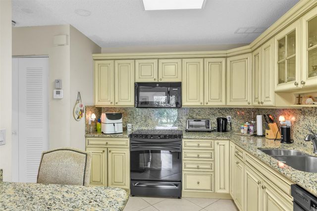 6693 Via Regina 6693, Boca Raton, FL 33433